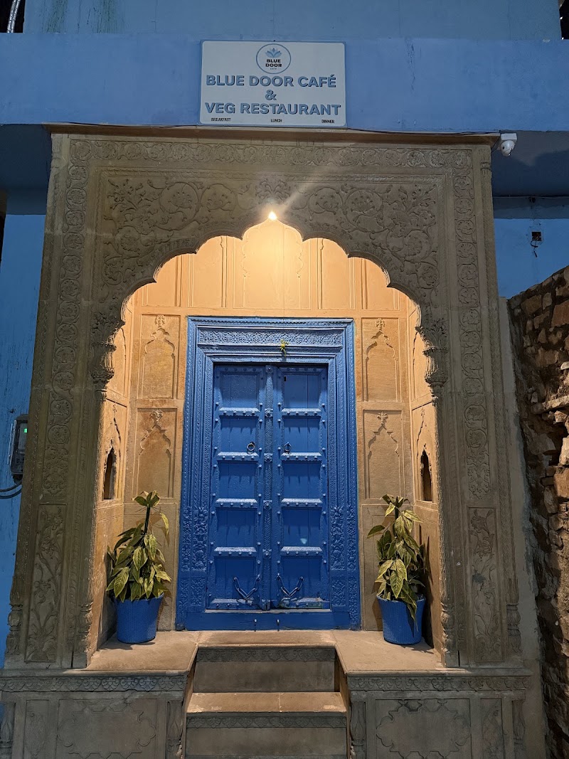 Blue Door Cafe - Blue Door Cafe Hathikhane ke paas, Kabutro ka chowk, CITY PALACE, Tulsi Marg, Gangori Bazaar, J.D.A. Market, Brahampuri, Jaipur, Rajasthan 302002, India