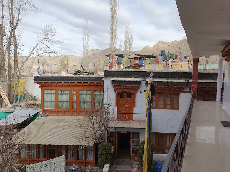 Mentokling Guest House And Apple Garden Restaurant - Mentokling Guest House And Apple Garden Restaurant Changspa Road, Zangsti Rd, Leh, 194101