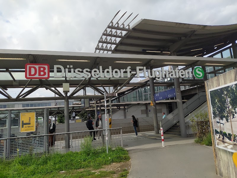 Bahnhof Düsseldorf Flughafen - Bahnhof Düsseldorf Flughafen, District 5, 40472 Düsseldorf, Germany