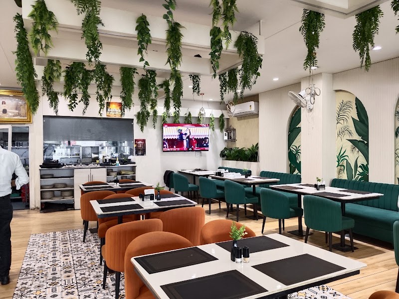 Naveen's Bapu Ki Kutia, Ujjain - Naveen's Bapu Ki Kutia, Ujjain Cosmos Mall Rd, opp. Lenskart, Nanakheda, Mahakal Vanijya, Ujjain, Madhya Pradesh 456010, India