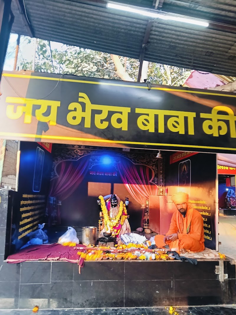 Shri Mata Sheetla Devi Mandir (Gurugram, Haryana) - Shri Mata Sheetla Devi Mandir (Gurugram, Haryana) Sheetla Mata Rd, Masani Village, Sector 6, Gurugram, Haryana 122001, India