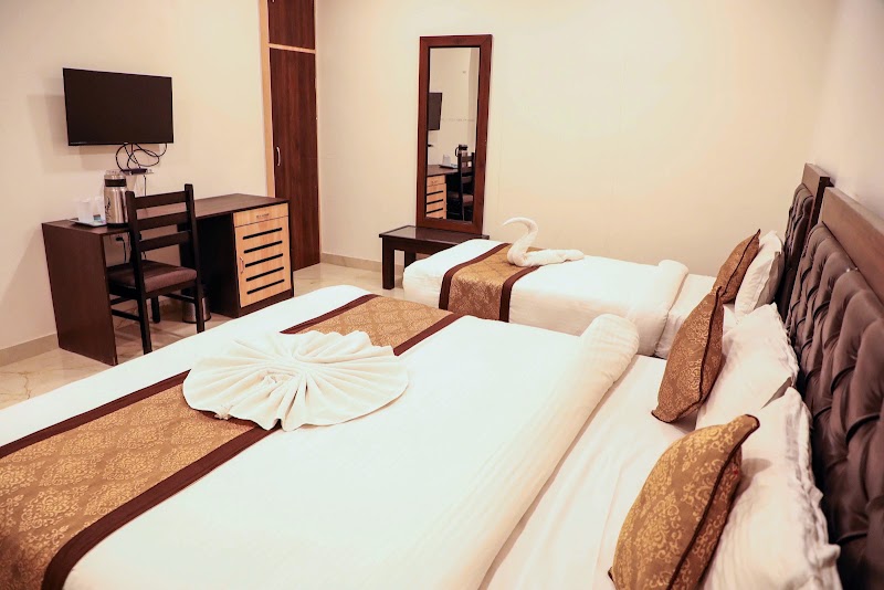 HOTEL RATNAM PALACE - HOTEL RATNAM PALACE POLICE CHOWKI LANE, near PARAGON MOBILE, Udaipole, Jawahar Nagar, Ganga Gali, Udaipur, Rajasthan 313001, India