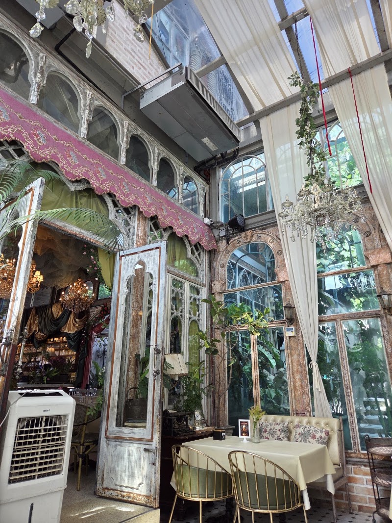 B-Story Garden Café & Restaurants - B-Story Garden Café & Restaurants 33, 25 Pradit Manutham Rd, Khwaeng Lat Phrao, Khet Lat Phrao, Krung Thep Maha Nakhon 10230, Thailand