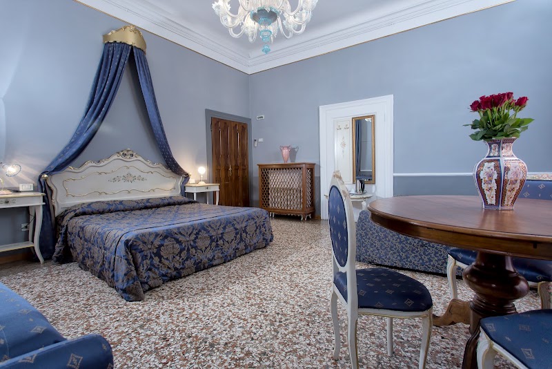 Hotel Mezzo Pozzo - Hotel Mezzo Pozzo Sestiere Cannaregio 4529, 30121 Venezia VE, Italy