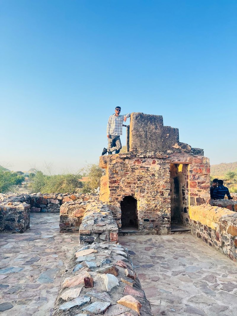 Bawdi Deep Water Step Well - Bawdi Deep Water Step Well X9XM+W4J, Road, near Vrindavan International Public School, Neemrana, Naghori, Rajasthan 301705, India