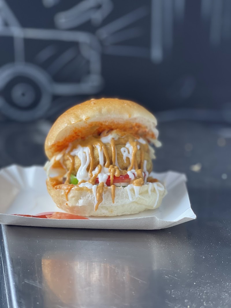 Graduate Vadapav - Graduate Vadapav, Shop No 29, Haji Ghani Building, opp. Byculla -East, Byculla East, Railway Station, Mumbai, Maharashtra 400027, India