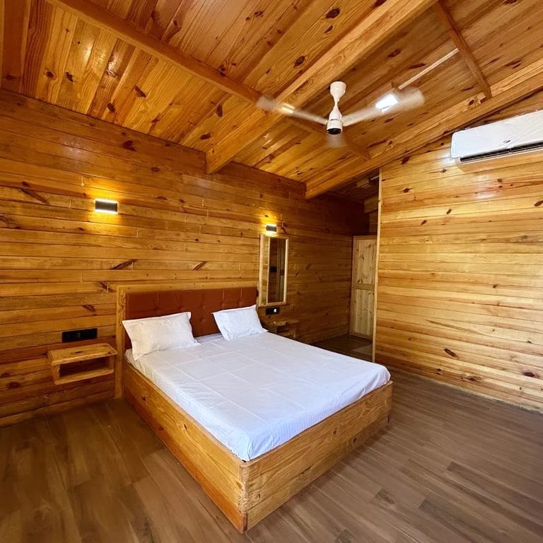 CRYSTAL WAVES WOODEN COTTAGE BEACH रिसॉर्ट, Devbag Beach - CRYSTAL WAVES WOODEN COTTAGE BEACH रिसॉर्ट, Devbag Beach, XFJV+CW5, Devbag Sangam Rd, Devbag, Maharashtra 416606, India