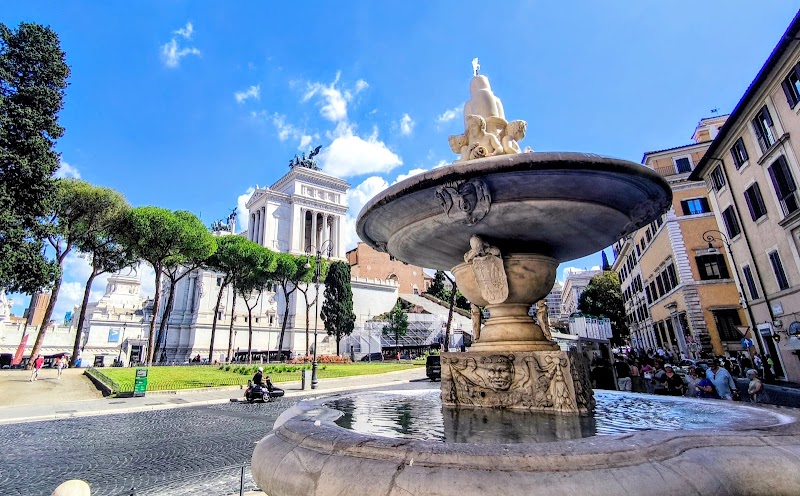 Piazza d'Aracoeli - Piazza d'Aracoeli, Via di S. Venanzio, 8, 00186 Roma RM, Italy