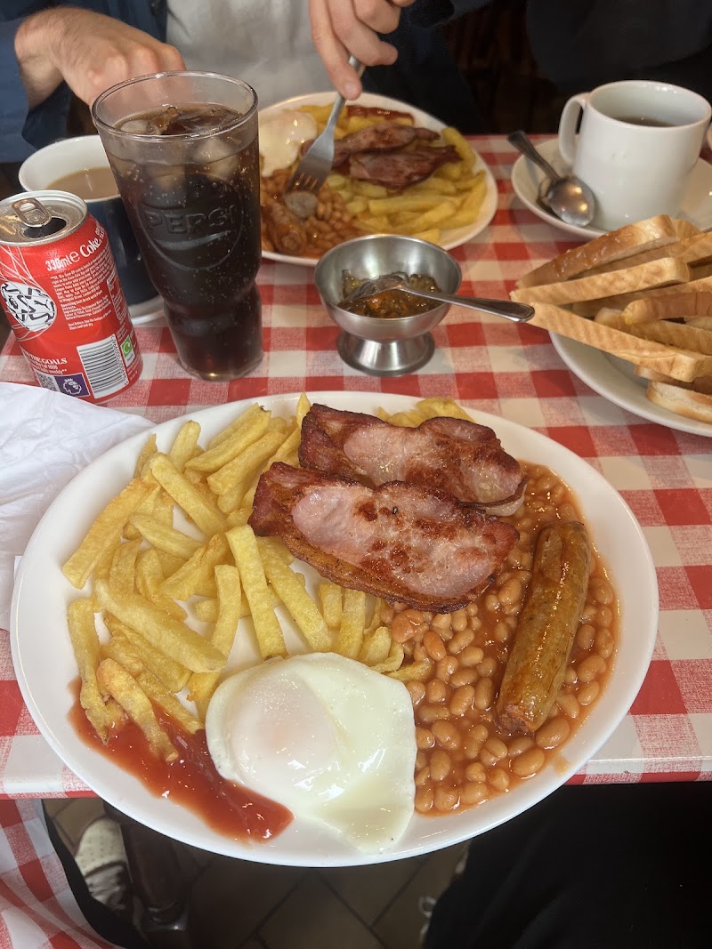 Arthur's Café Restaurant - Arthur's Café Restaurant, Arthurs cafe, Station Terrace, London NW10 5RU, UK