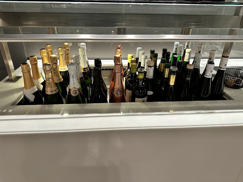 Lufthansa First Class Lounge B (Non-Schengen) - Lufthansa First Class Lounge B (Non-Schengen) Terminal 1, Departure, area B Upstairs next to, Gate B22, 60549 Frankfurt am Main, Germany
