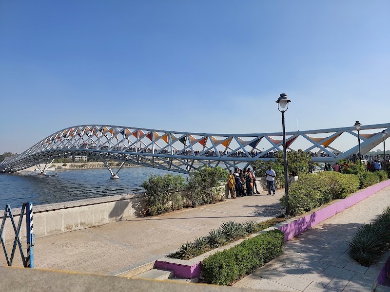 Sabarmati Riverfront, Ellis Bridge - Sabarmati Riverfront, Ellis Bridge 2HCF+XRC, Sabarmati Riverfront Walkway W, Ellisbridge, Ahmedabad, Gujarat 380006, India