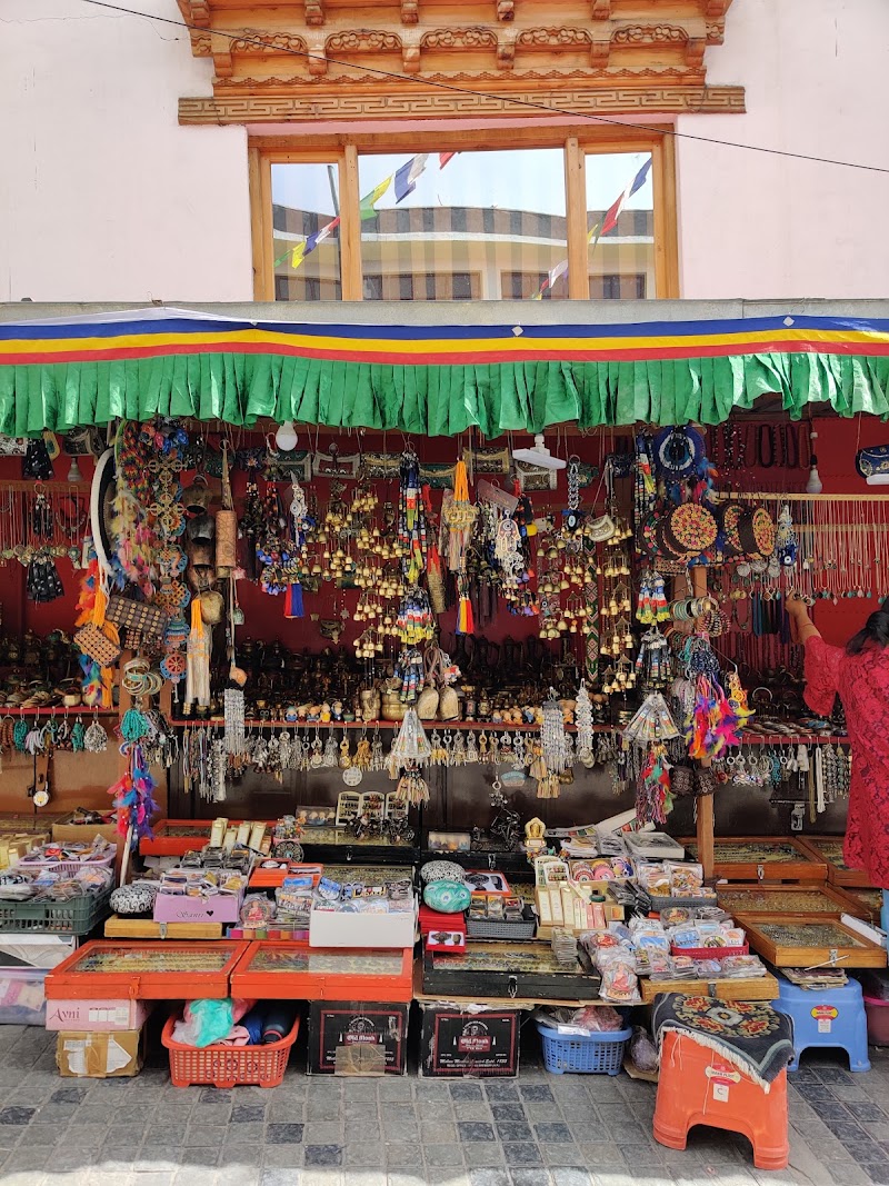 Leh City Market , Ladakh - Leh City Market , Ladakh Balkhang Chowk Main Market, 5H6P+W64, Leh, 194101