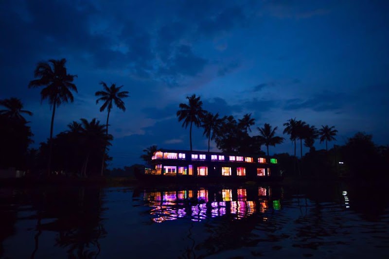 Whispering Waters Houseboat - Whispering Waters Houseboat Nehru Trophy Finishing Point, Road, Pallathuruthy, Alappuzha, Kerala 688003, India