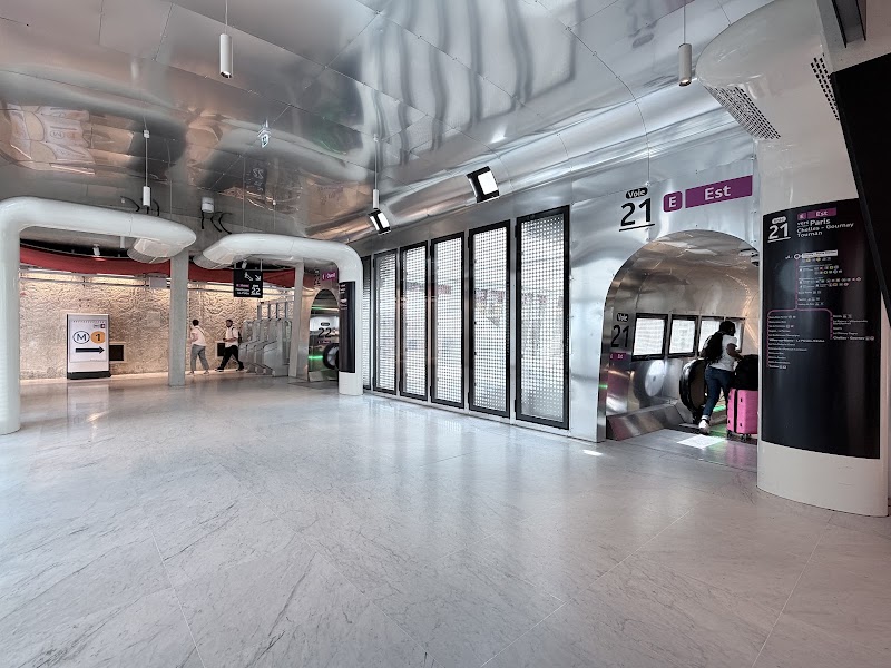 Neuilly Porte Maillot - Neuilly Porte Maillot 82 Av. de la Grande Armée, 75017 Paris, France