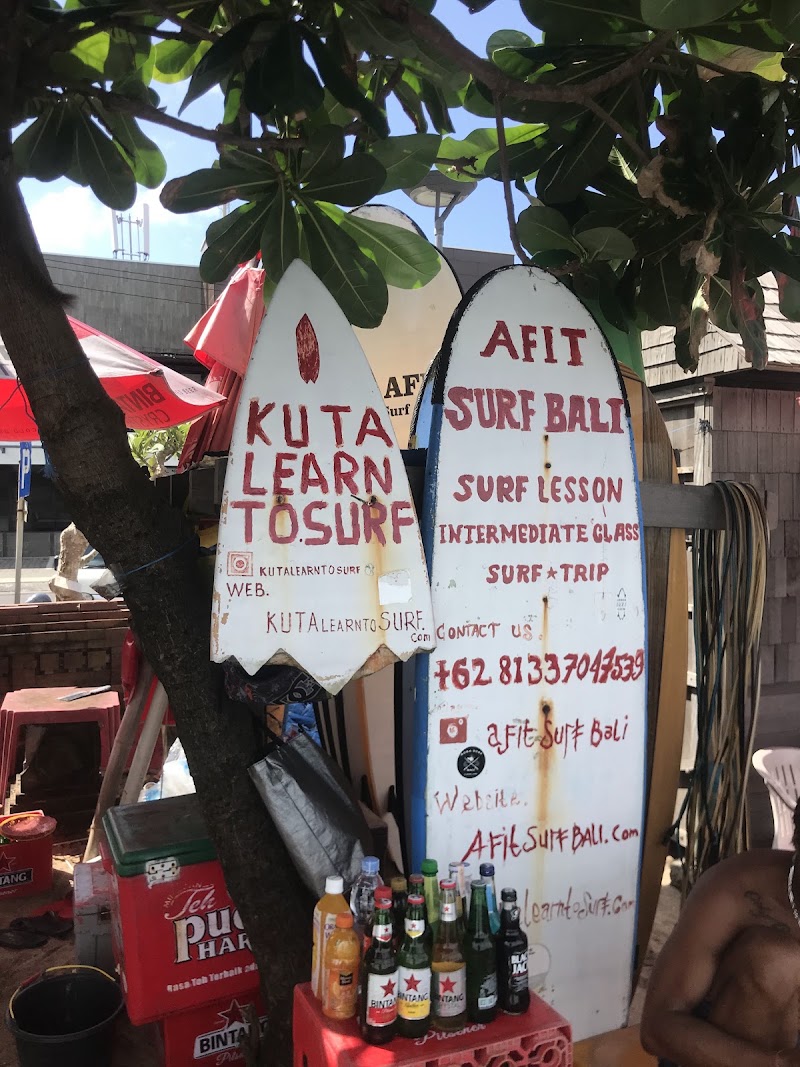 Kuta learn to surf - Kuta learn to surf Di depan hard rock cafe, Jl. Pantai Kuta, Kuta, Kec. Kuta Sel., Kabupaten Badung, Bali 80361, Indonesia