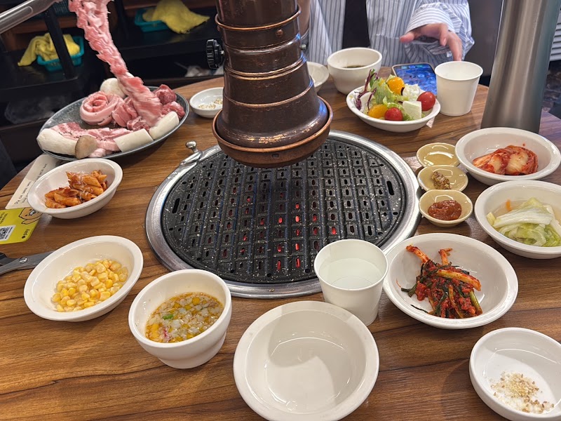 Seoul Korean Barbeque Woojujip Hongdae - Seoul Korean Barbeque Woojujip Hongdae, South Korea, Seoul, Mapo-gu, Yanghwa-ro 16-gil, 15 1층