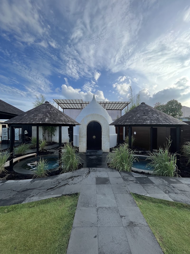The Istana - The Istana Jl. Uluwatu Jl. Pantai Suluban, Pecatu, Kec. Kuta Sel., Kabupaten Badung, Bali 80361, Indonesia