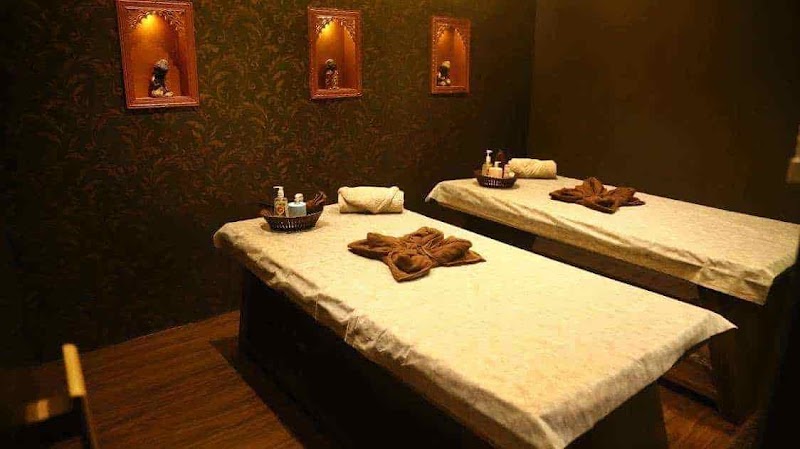 Luxury Gold Spa - Luxury Gold Spa Main, Candolim Beach Rd, Anna Vaddo Rd, Murrod Vaddo, Candolim, Goa 403515, India
