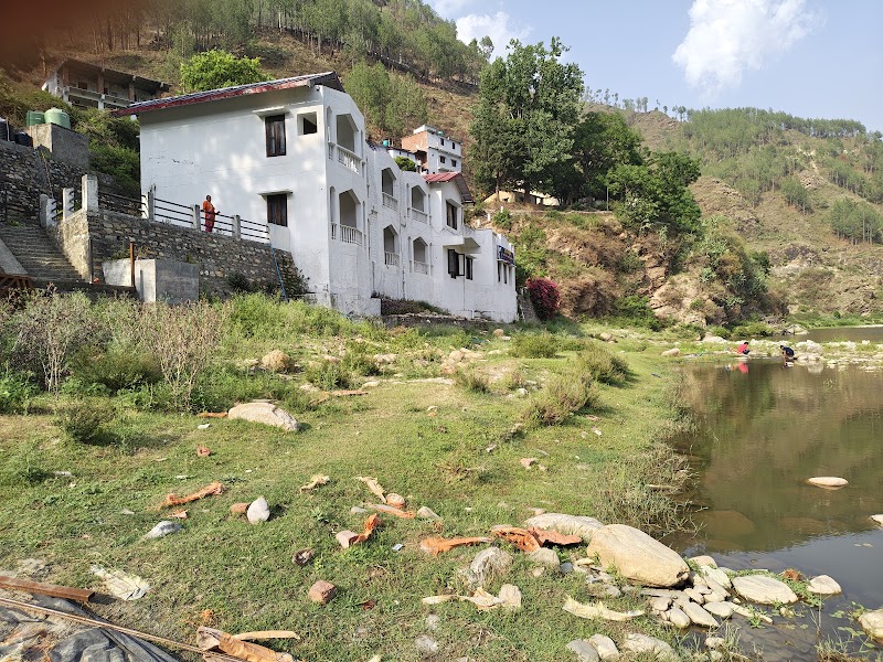 KMVN Tourist Rest House, Kakrighat - KMVN Tourist Rest House, Kakrighat GGXH+MFF, Shiroe, Uttarakhand 263601, India