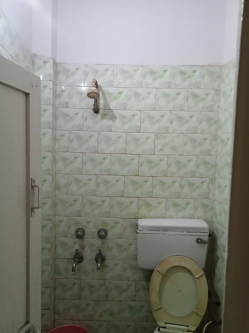 Mahesh Guest House - Mahesh Guest House, Shop No. T-316, General Market, Ramdwara Rd, near Khanna Cinema, Bazar Sangatrashan, Sidarth Basti, Bharat Nagar, Paharganj, New Delhi, Delhi 110055, India