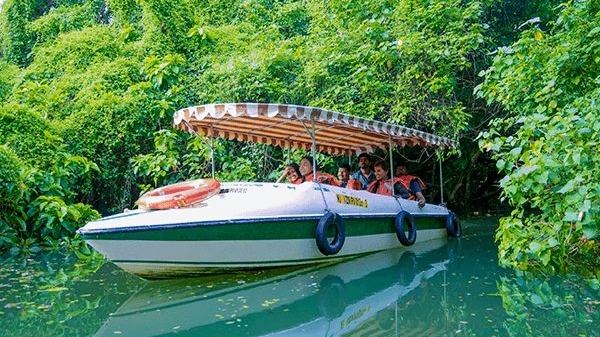 Poovar boating
