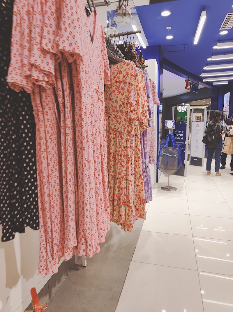 Max - Max Lower GF, Phase 1, Spectrum Mall, Metro Station, Sector 75 Rd, Nr, Sector 50, Noida, Uttar Pradesh 201316, India