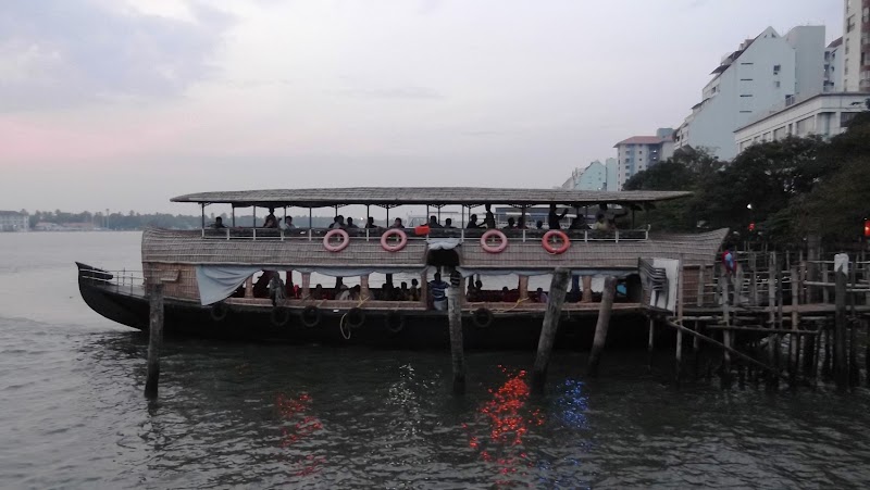 High Court Boat Jetty - High Court Boat Jetty, Marine Drive Walkway, Marine Drive, Ernakulam, Kochi, Keralam 682031, India
