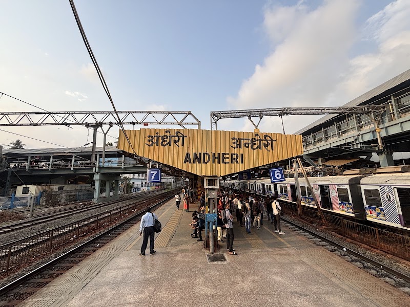 Andheri Local Station - Andheri Local Station 4R9X+X58, Railway Colony, Andheri East, Mumbai, Maharashtra 400069, India