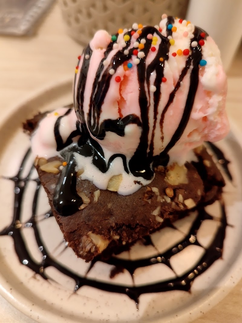 Kalimpong bakers cafe - Kalimpong bakers cafe opp:- bank of Baroda, Rishi Rd, Kalimpong, West Bengal 734301, India