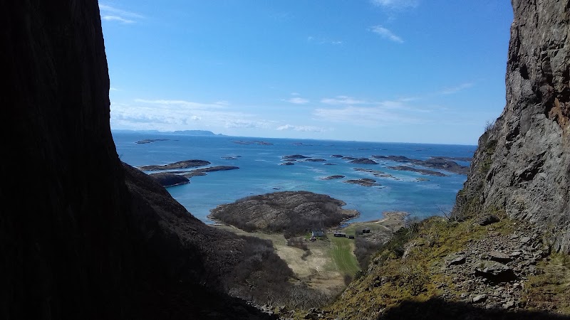Helgeland Tourism Department. Bronnoysund - Helgeland Tourism Department. Bronnoysund, Sømnaveien 92, 8900 Brønnøysund, Norway