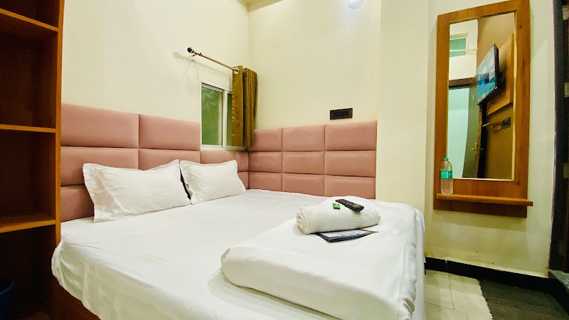 Hotel Manoram - Hotel Manoram 115/15, Mali Ka Bagicha, Gadha Puliya, Hanuman Naka, Bheru, Ujjain, Madhya Pradesh 456010, India