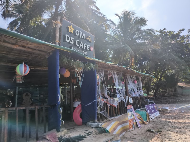 Om Ds Cafe (51) & Beach Stay - Om Ds Cafe (51) & Beach Stay Beach Facing Cafe, Kudle Bch Trl, Gokarna, Karnataka 581326, India