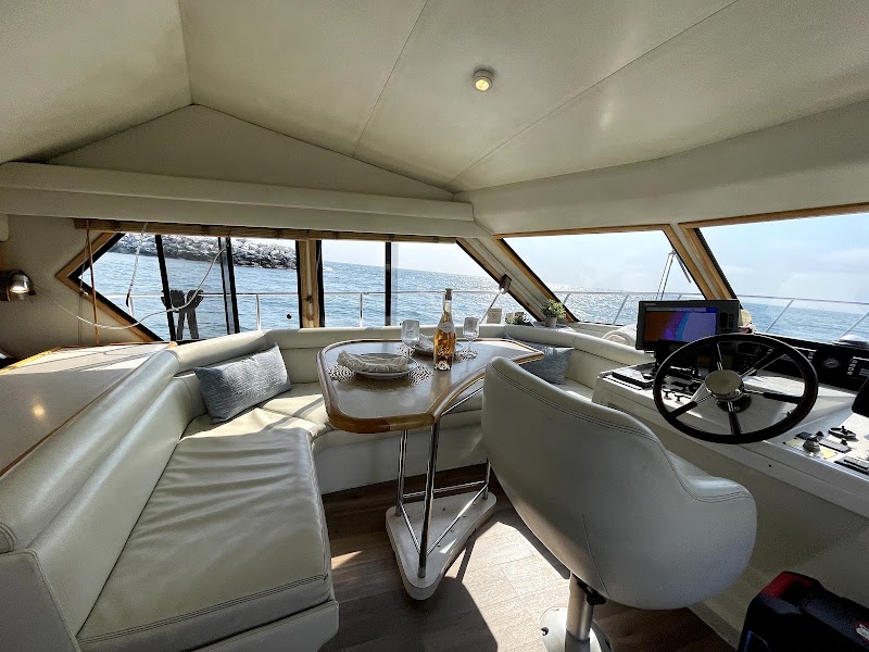 Los Angeles Yacht Charter - Los Angeles Yacht Charter 13701 Fiji Way, Marina Del Rey, CA 90292, USA