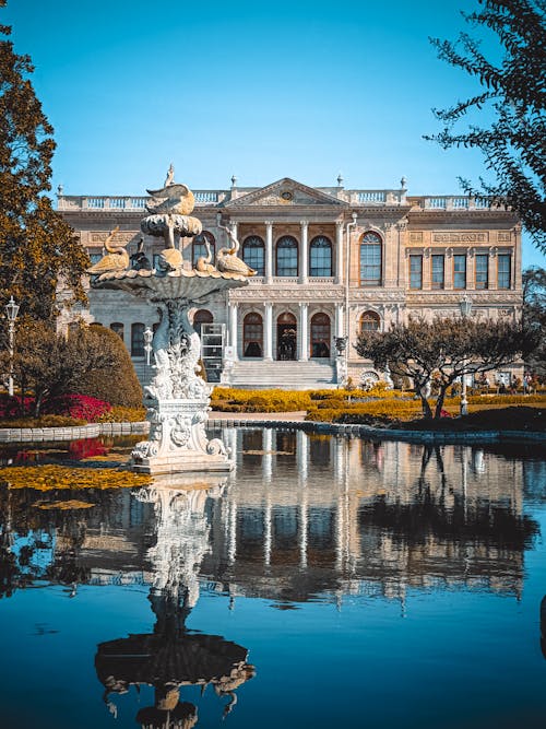 Dolmabahçe Palace - Dolmabahçe Palace, Vişnezade, Dolmabahçe Cd., 34357 Beşiktaş/İstanbul, Türkiye