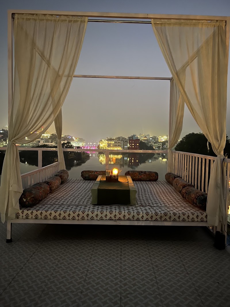 La Marina Bistro (Rooftop Lakeview Restaurant) - La Marina Bistro (Rooftop Lakeview Restaurant) Level 2, Hotel Natural Marg, Swaroop Sagar, Ambamata, Udaipur, Rajasthan 313004, India