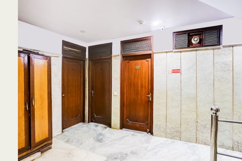 Hotel O Paharganj Near Railway Station Formerly Chand Palace - Hotel O Paharganj Near Railway Station Formerly Chand Palace Plot Number 54, Arakashan Rd, near Nav Shakti School, Arya Nagar, Paharganj, Delhi, New Delhi, Delhi 110055, India