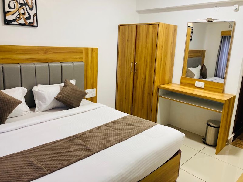 Hotel Luciya International Near Prabha Theatre - Hotel Luciya International Near Prabha Theatre, 1771, URS Complex, Sardar Patel Rd, near Prabha Theater, Devaraja Mohalla, Mandi Mohalla, Mysuru, Karnataka 570001, India