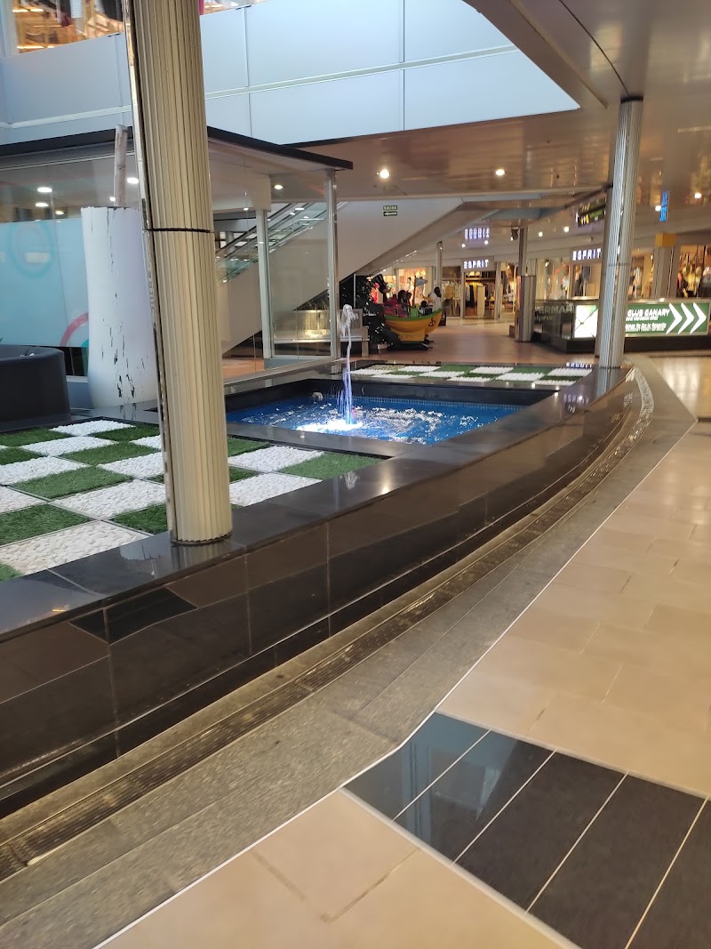Centro Comercial Plaza del Duque - Centro Comercial Plaza del Duque, C. Londres, s/n, 38660 Costa Adeje, Santa Cruz de Tenerife, Spain