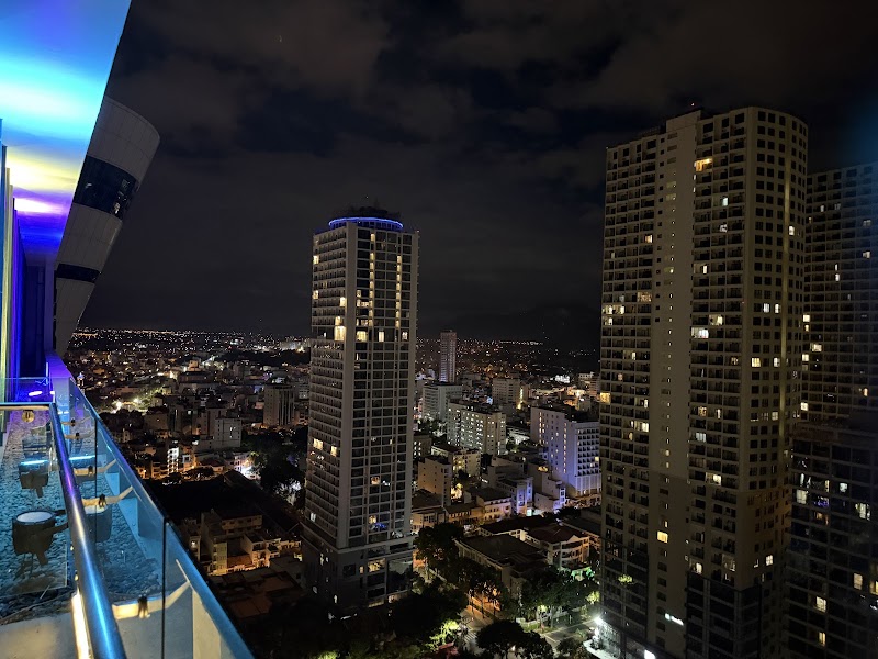 Altitude Rooftop Bar & Lounge - Altitude Rooftop Bar & Lounge, Tầng 28, Sheraton Nha Trang Hotel & Spa, 26-28 Trần Phú, Nha Trang, Khánh Hòa 650000, Vietnam