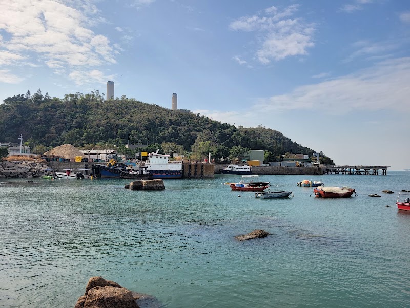 Yung Shue Wan Pier - Yung Shue Wan Pier, Lamma Island Police Post, 20號 Yung Shue Wan Plaza Rd, Lamma Island, New Territories, Hong Kong