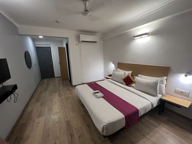 Townhouse Infinity stays - Townhouse Infinity stays 183p, Medicity, Islampur Colony, Sector 38, Gurugram, Haryana 122018, India