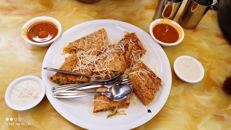Amrut Sagar Fast Food - Amrut Sagar Fast Food Rizvi Place Society, 31, Hill Rd, opp. Marks & Spencer Showroom, Santosh Nagar, Bandra West, Mumbai, Maharashtra 400050, India