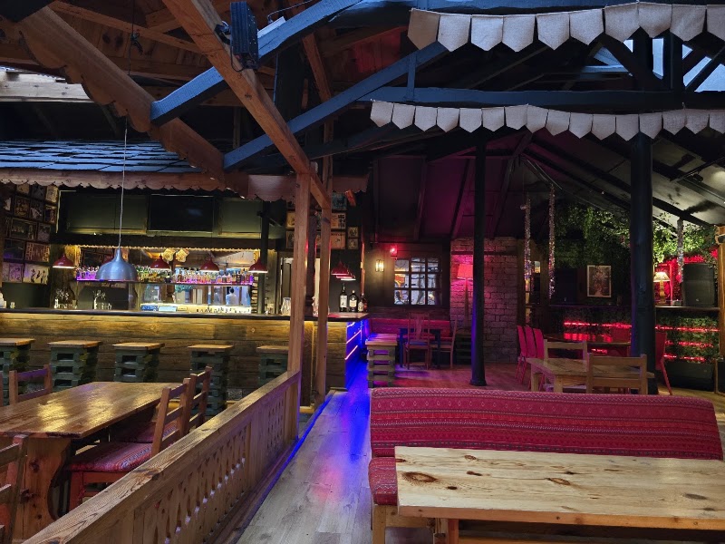 The Johnson's Cafe Hotel & Bar - The Johnson's Cafe Hotel & Bar Circuit House Road, Siyal, Manali, Himachal Pradesh 175131, India