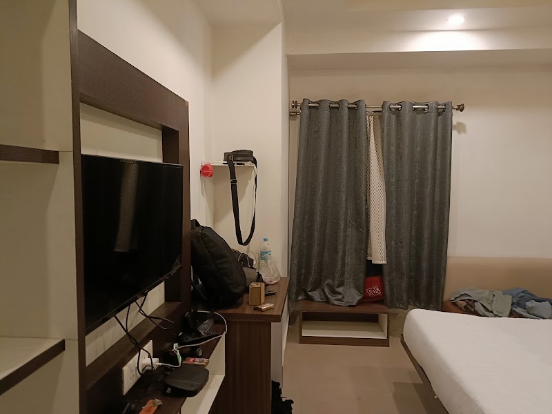 PINE HILLS Guest House - PINE HILLS Guest House 2nd floor, Georgina plaza, Laitumkhrah Main Rd, Nongkynrih, Laitumkhrah, Shillong, Meghalaya 793003, India