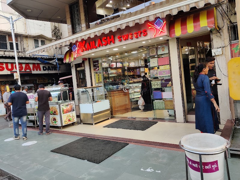 Kailash Sweets & Snacks - Kailash Sweets & Snacks, Shreenathji Apartment, Timaliawad, Nanpura, Surat, Gujarat 395001, India