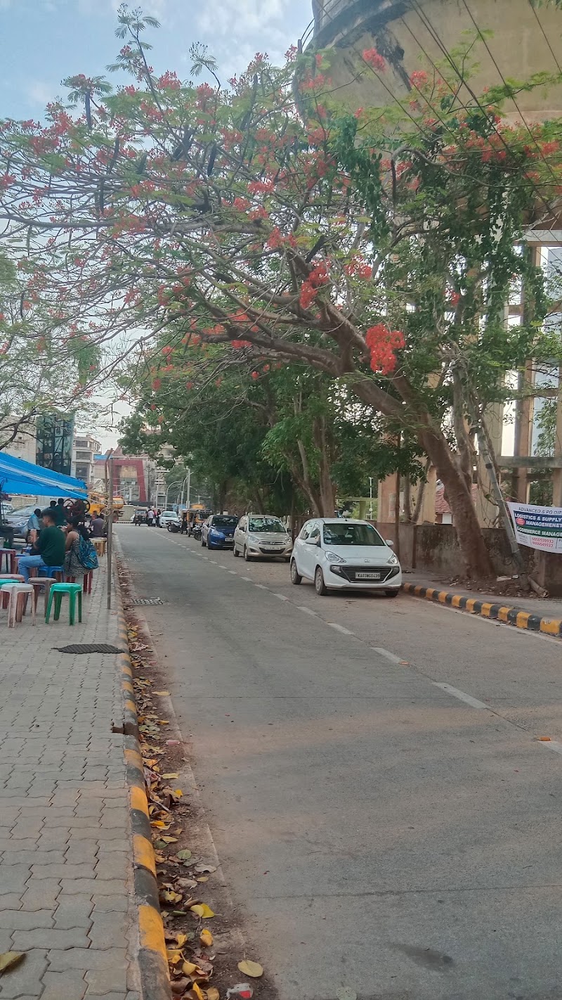 hampankatta - hampankatta, VRCV+V9M, Hampankatta, Mangaluru, Karnataka 575001, India