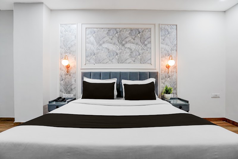 Townhouse Oak by OYO Sector 18 Metro Station Formerly Raasha Inn - Townhouse Oak by OYO Sector 18 Metro Station Formerly Raasha Inn PLOT NO 358, A Block, Pocket A, Sector 19, Noida, Uttar Pradesh 201301, India