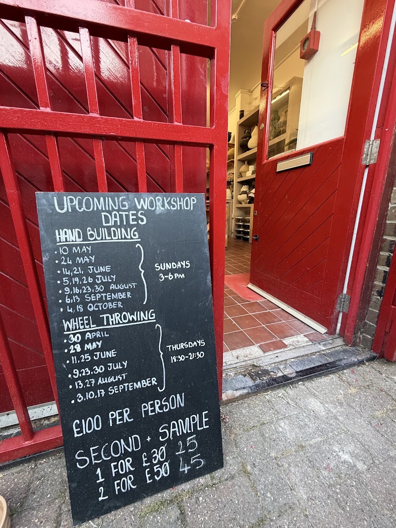 Ceramic Studio & Gallery By Ayse Habibe Kucuk - Ceramic Studio & Gallery By Ayse Habibe Kucuk, 2 Broadway Market Mews, London E8 4TS, UK