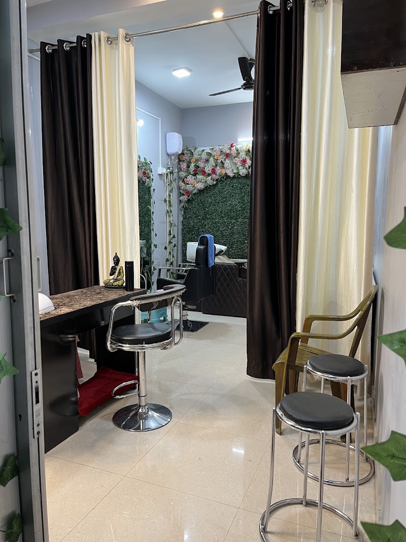 Polish me pretty by Anchal dewani - Polish me pretty by Anchal dewani, SM tower, Shop no. 3, GM tower, road, Mahaveer Nagar, Purena, Raipur, Chhattisgarh 492001, India