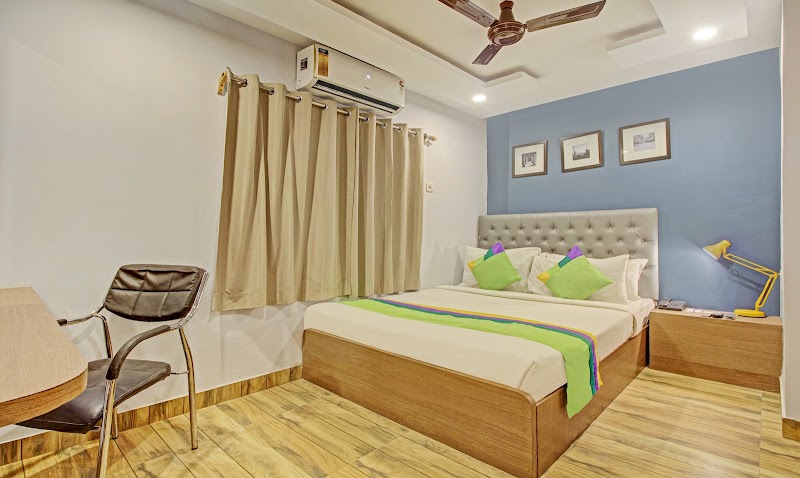 Hotel Royal Crowne - Hotel Royal Crowne 86, Ramakrishna Road Italgacha Main Road, No 1 Enter, the Mandir Masjid Road and take, the 2nd right, near Airport Gate, 2nd Cross, Motilal Colony, Rajbari, Dum Dum, Kolkata, West Bengal 700079, India